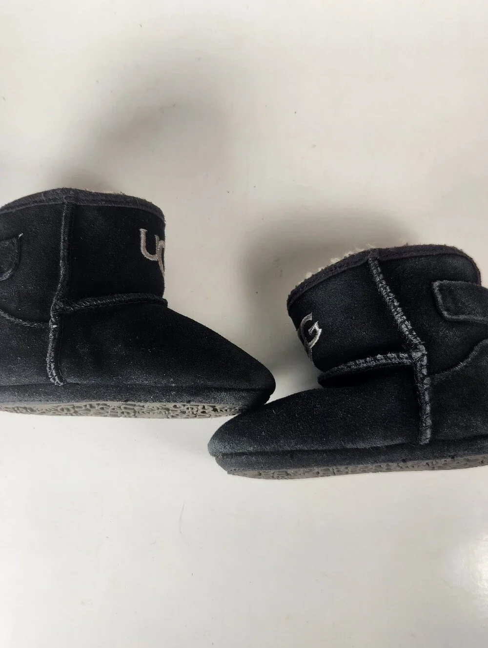 UGG Toddler Classic Mini Bootie Size 2/3 EU 18 Black Suede Sheepskin Lined Shoe